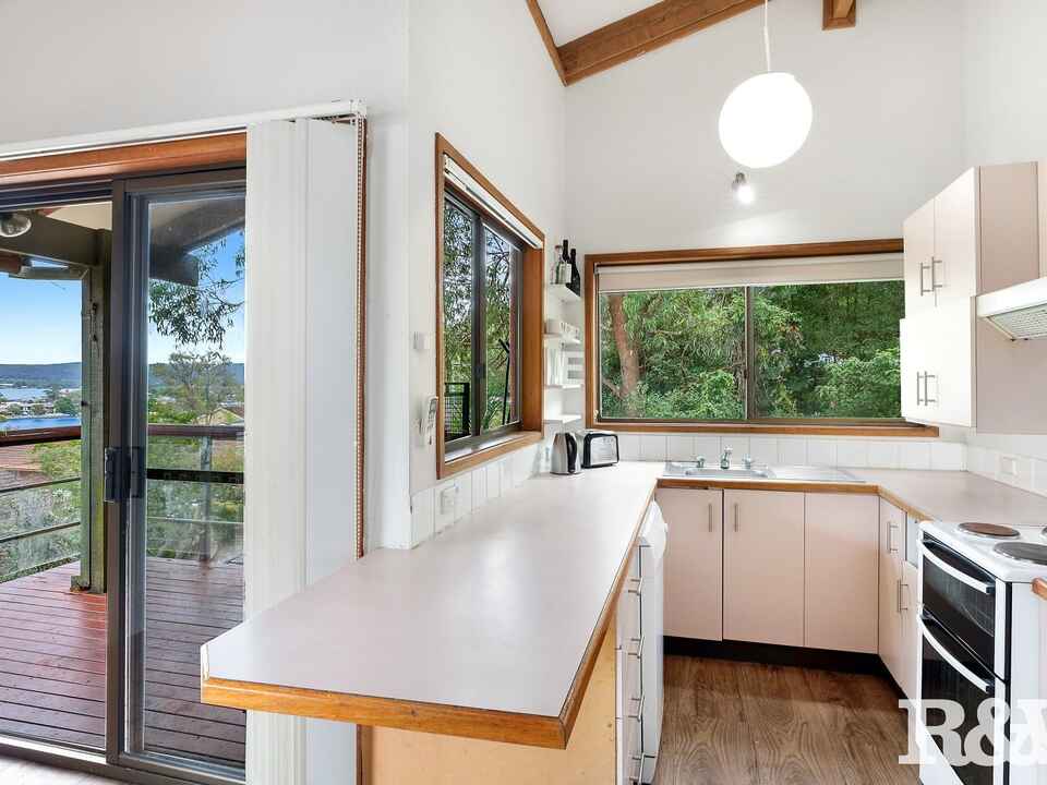 52 Yugari Crescent Daleys Point