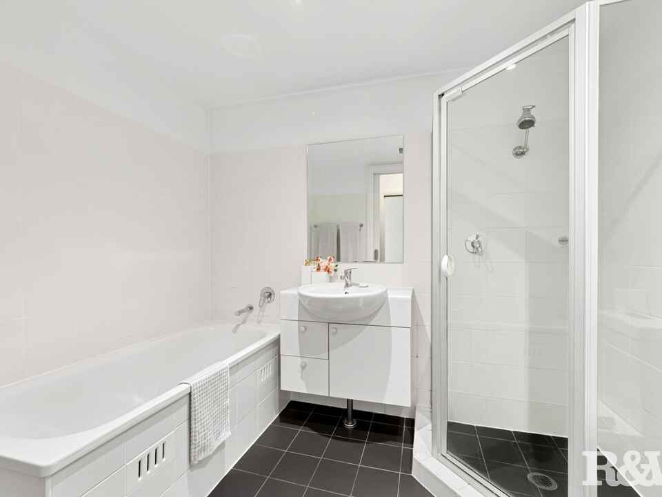152/80 John Whiteway Drive Gosford