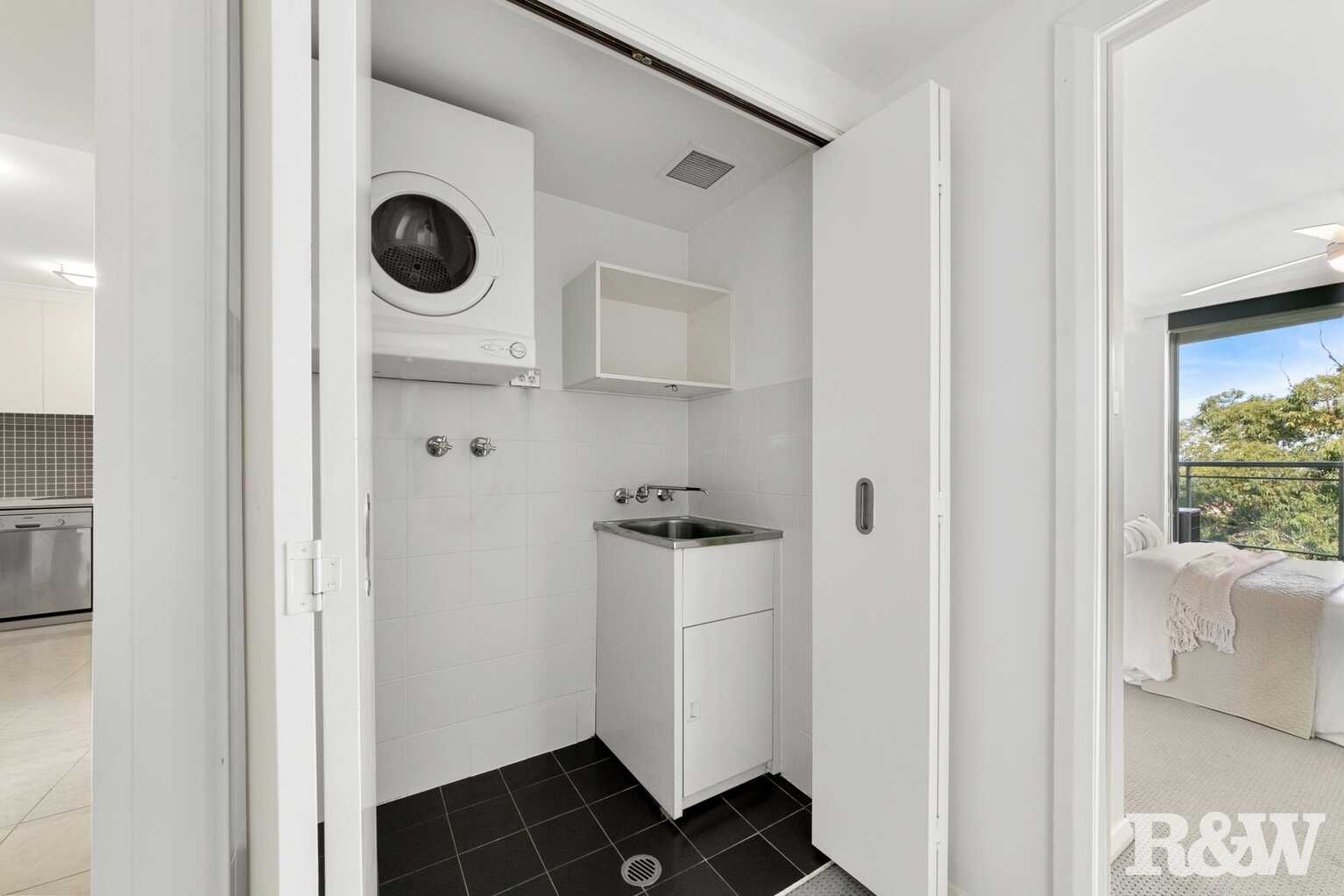 152/80 John Whiteway Drive Gosford 152/80 John Whiteway Drive Gosford