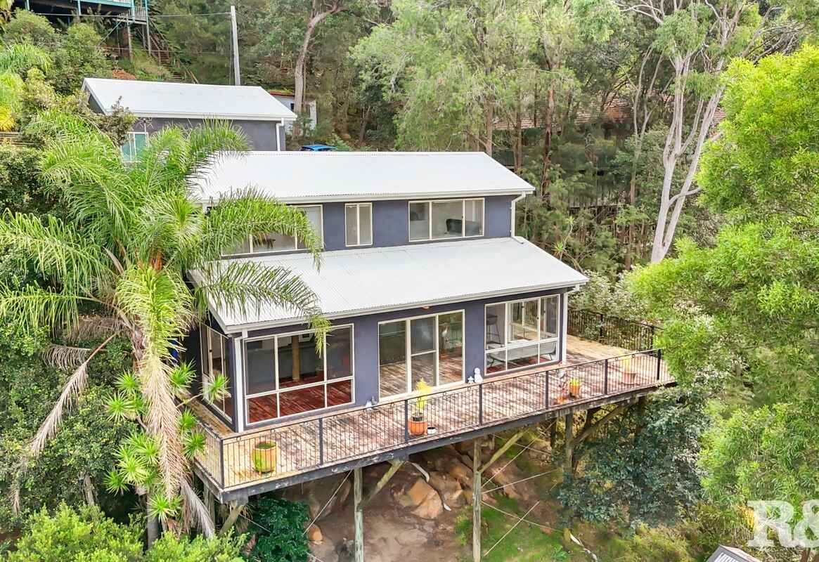 Tranquil Family Retreat with Scenic Bushland Views
