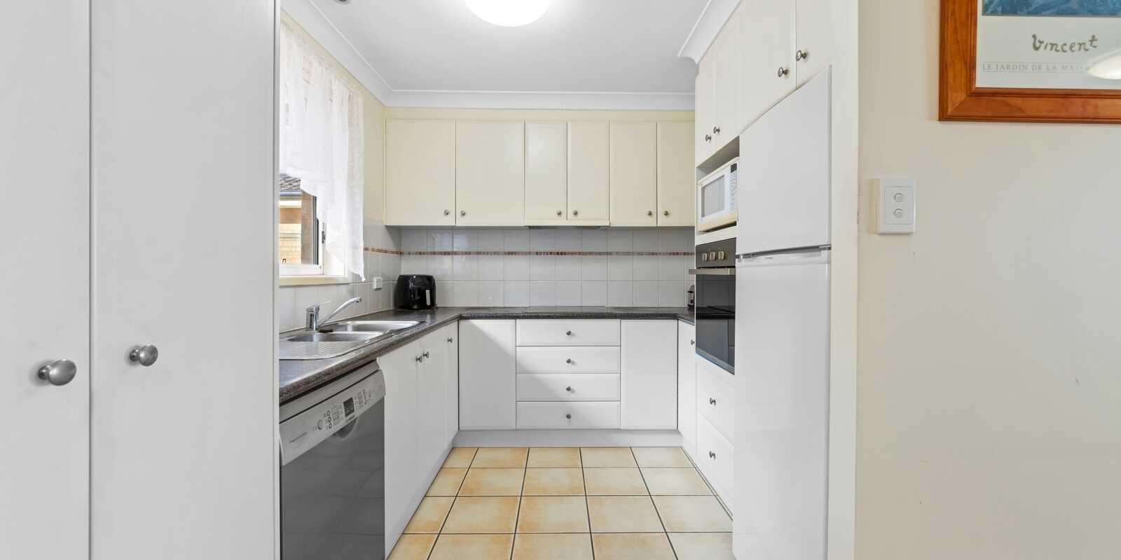 2/16 Warwick Street Blackwall 2/16 Warwick Street Blackwall