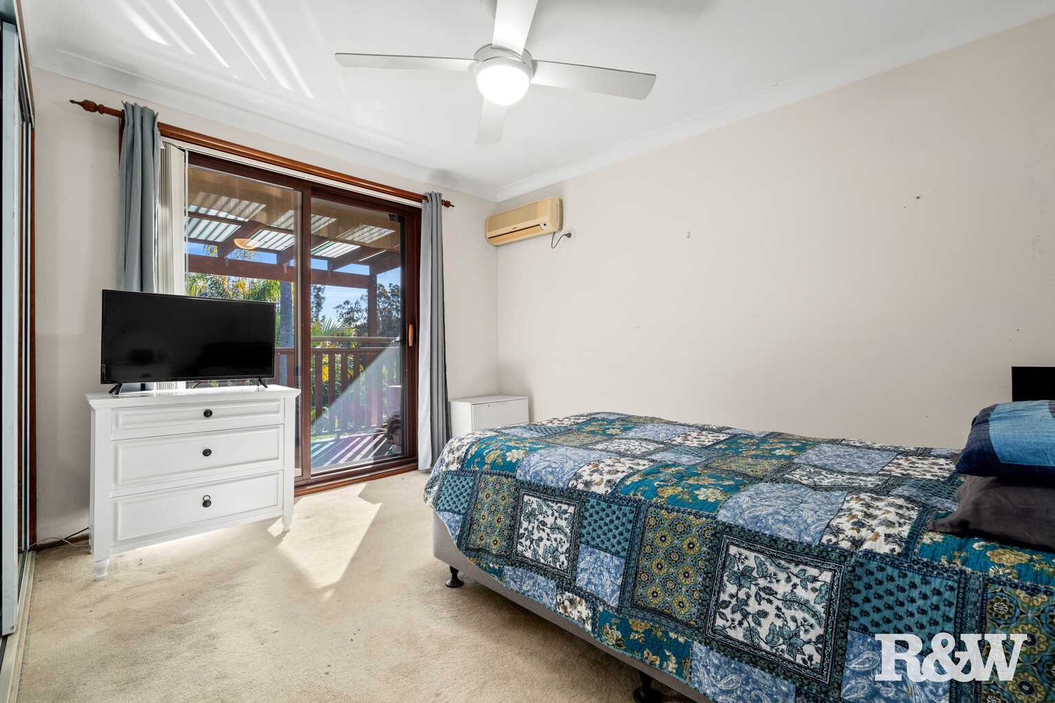 30 Matthews Parade Point Clare 30 Matthews Parade Point Clare