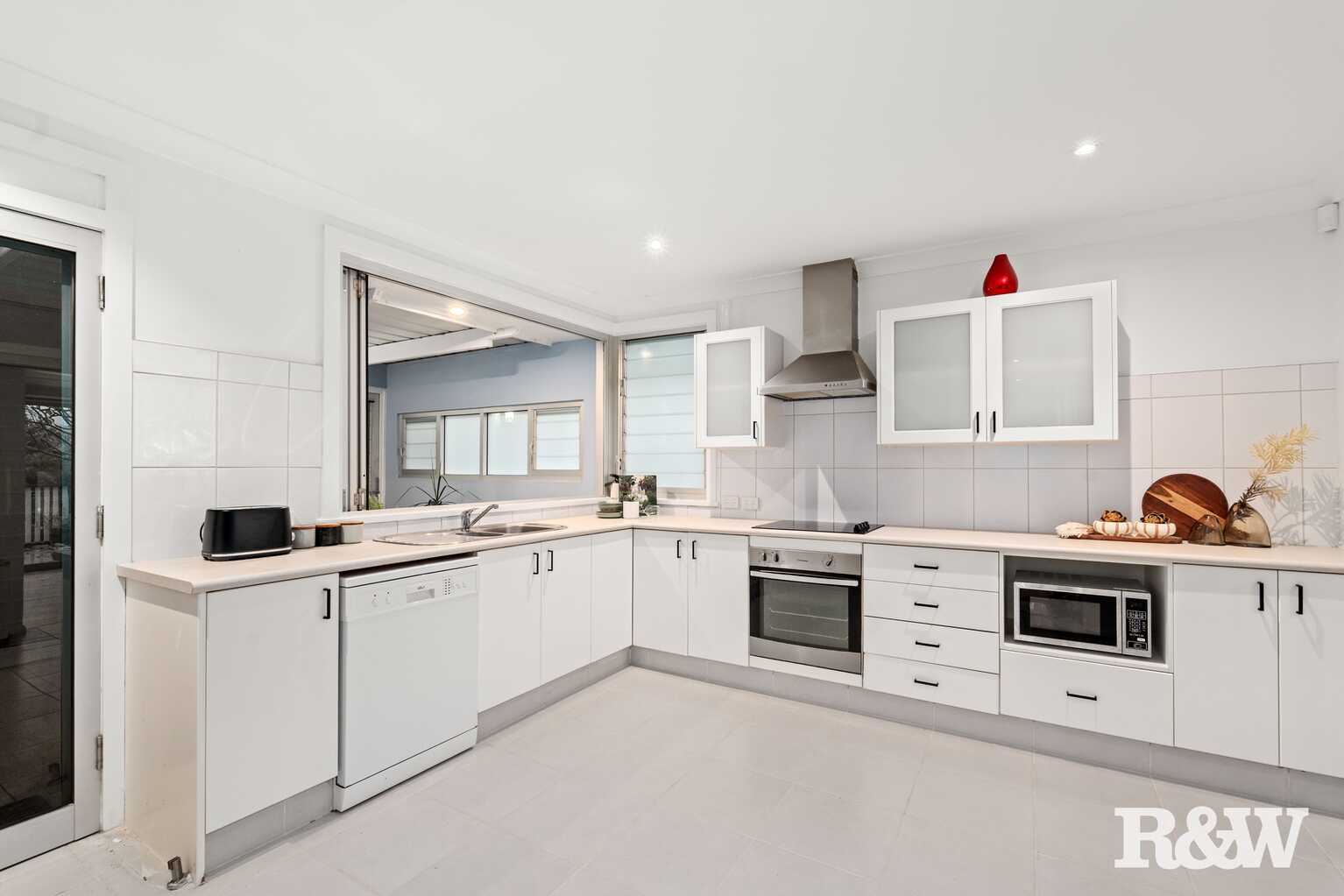 27 Matthews Parade Point Clare
