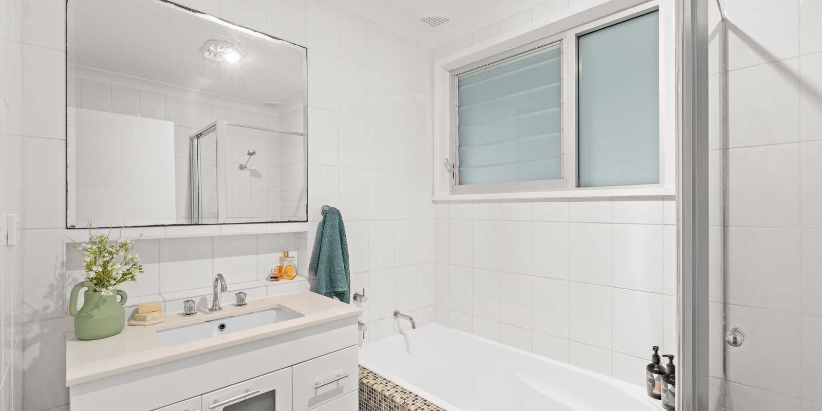 27 Matthews Parade Point Clare
