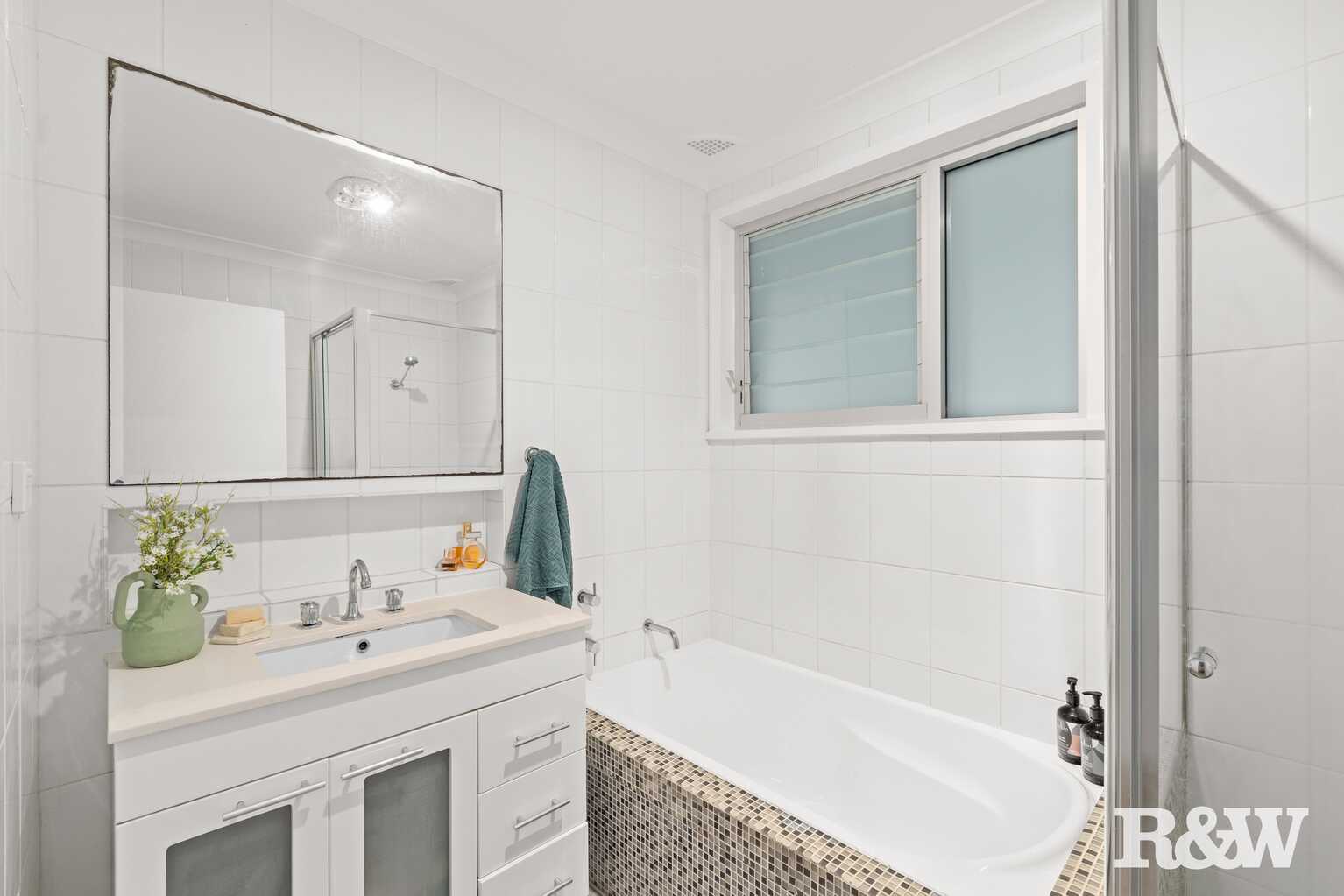 27 Matthews Parade Point Clare