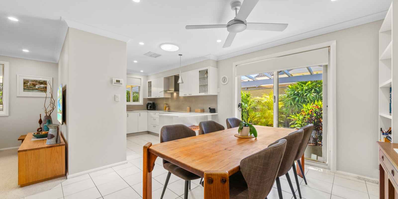 8 Telopea Street Booker Bay 8 Telopea Street Booker Bay