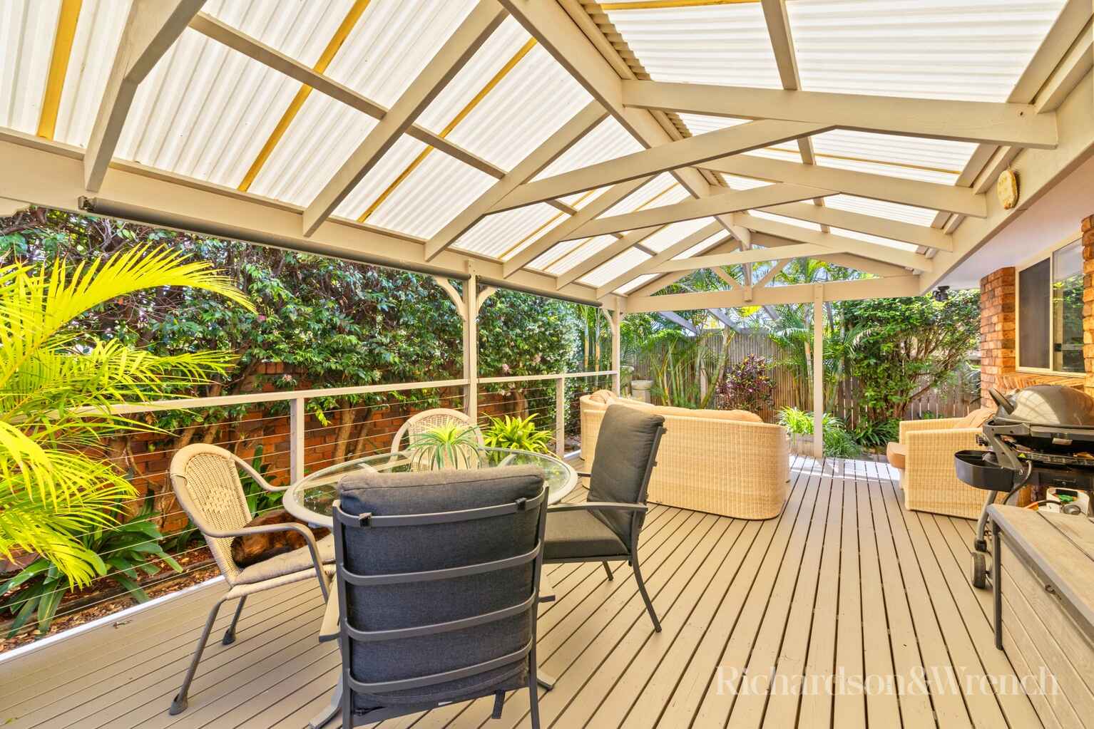 8 Telopea Street Booker Bay 8 Telopea Street Booker Bay