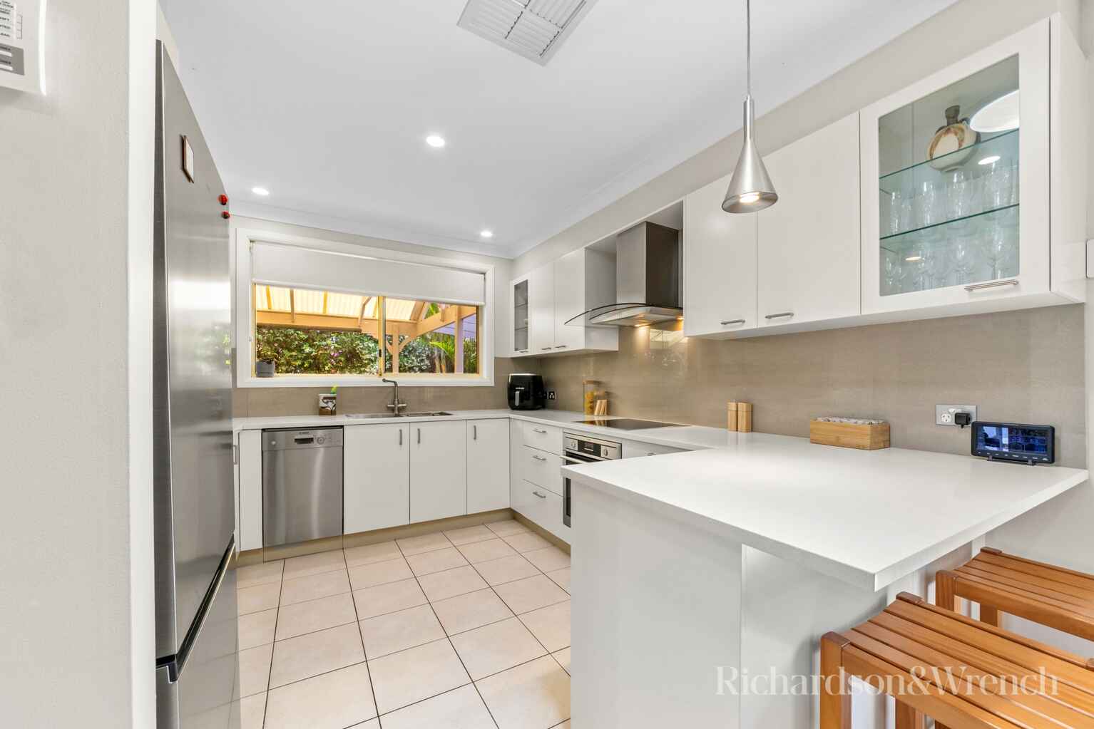 8 Telopea Street Booker Bay 8 Telopea Street Booker Bay