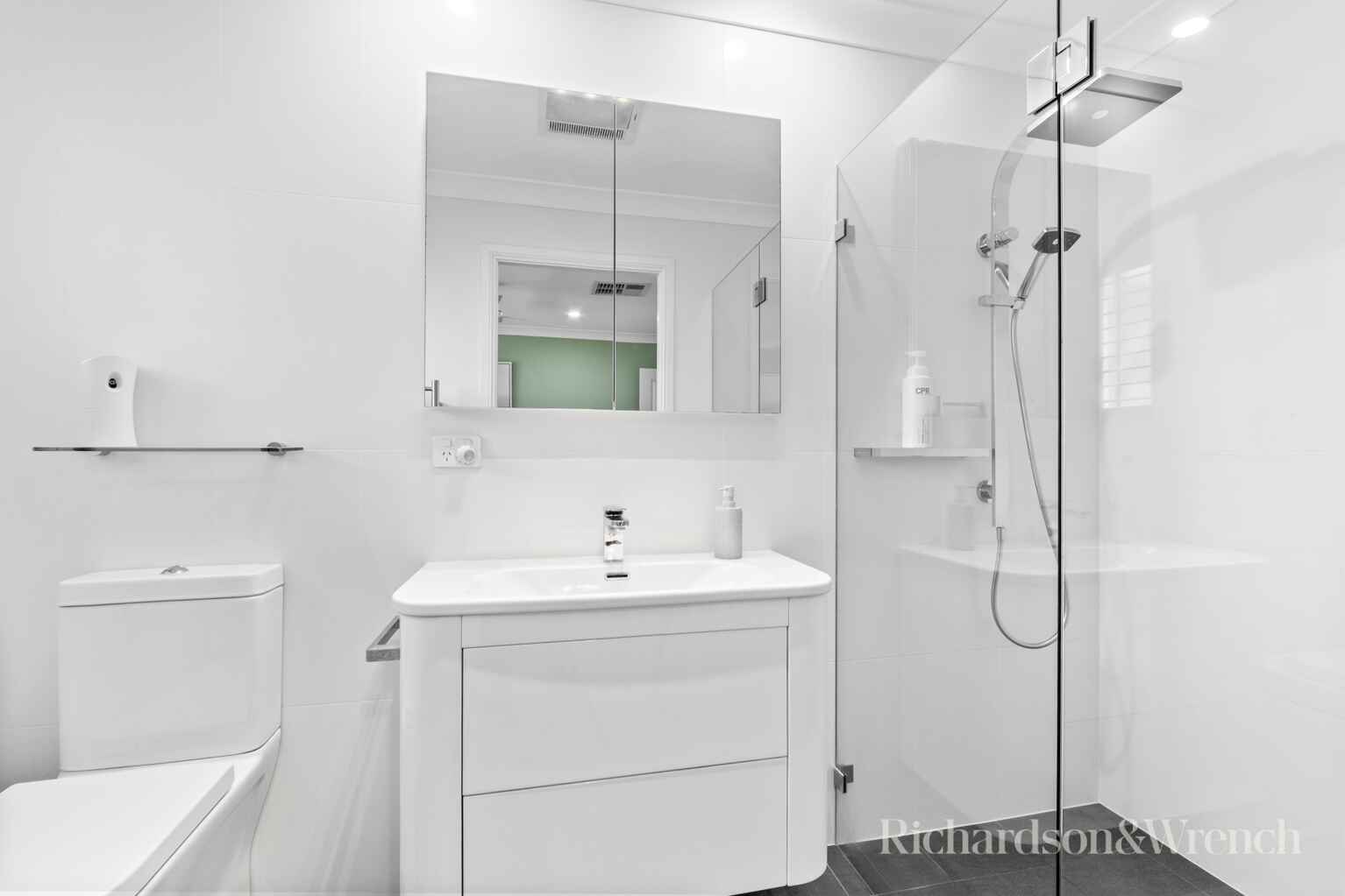 8 Telopea Street Booker Bay 8 Telopea Street Booker Bay