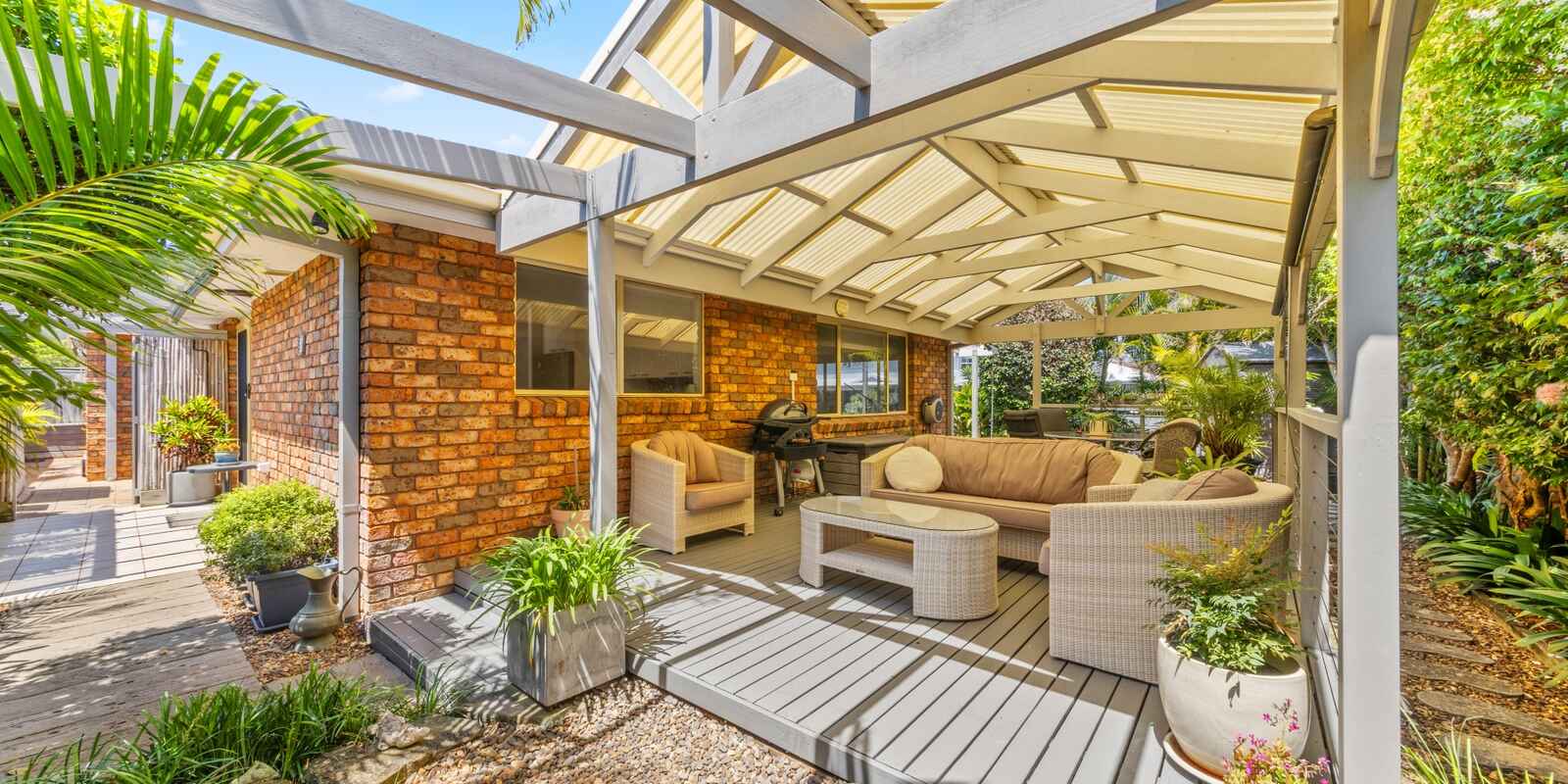 8 Telopea Street Booker Bay 8 Telopea Street Booker Bay