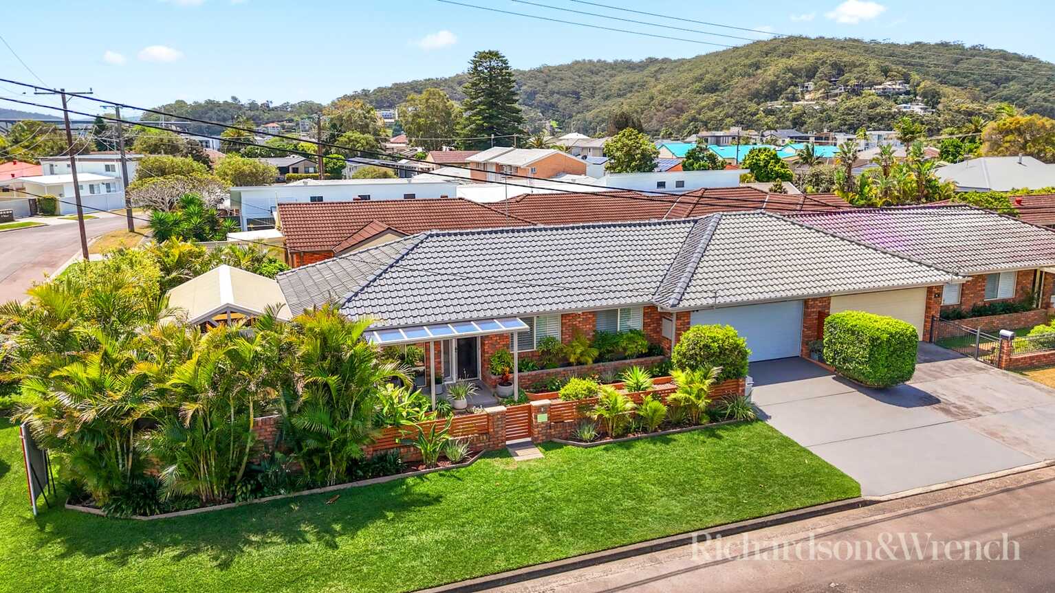 8 Telopea Street Booker Bay 8 Telopea Street Booker Bay
