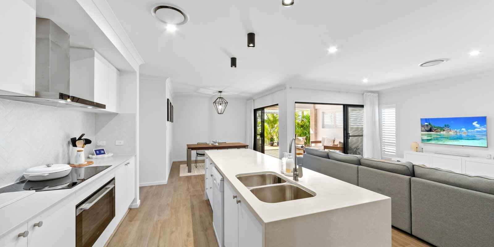 26 Davis Street Booker Bay 26 Davis Street Booker Bay