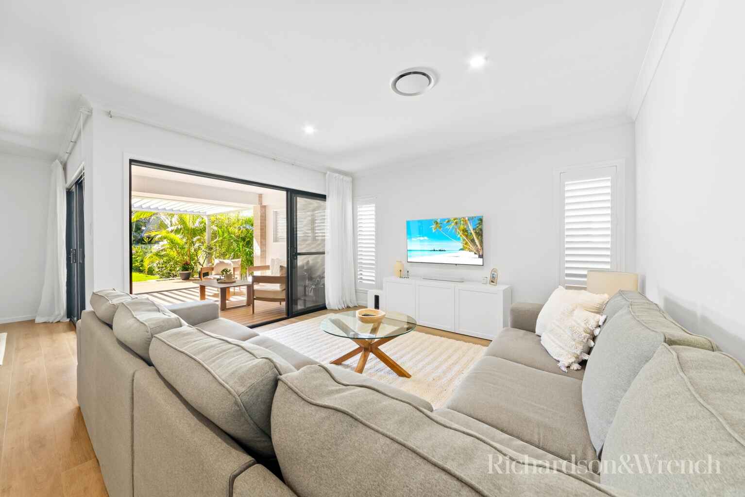 26 Davis Street Booker Bay 26 Davis Street Booker Bay