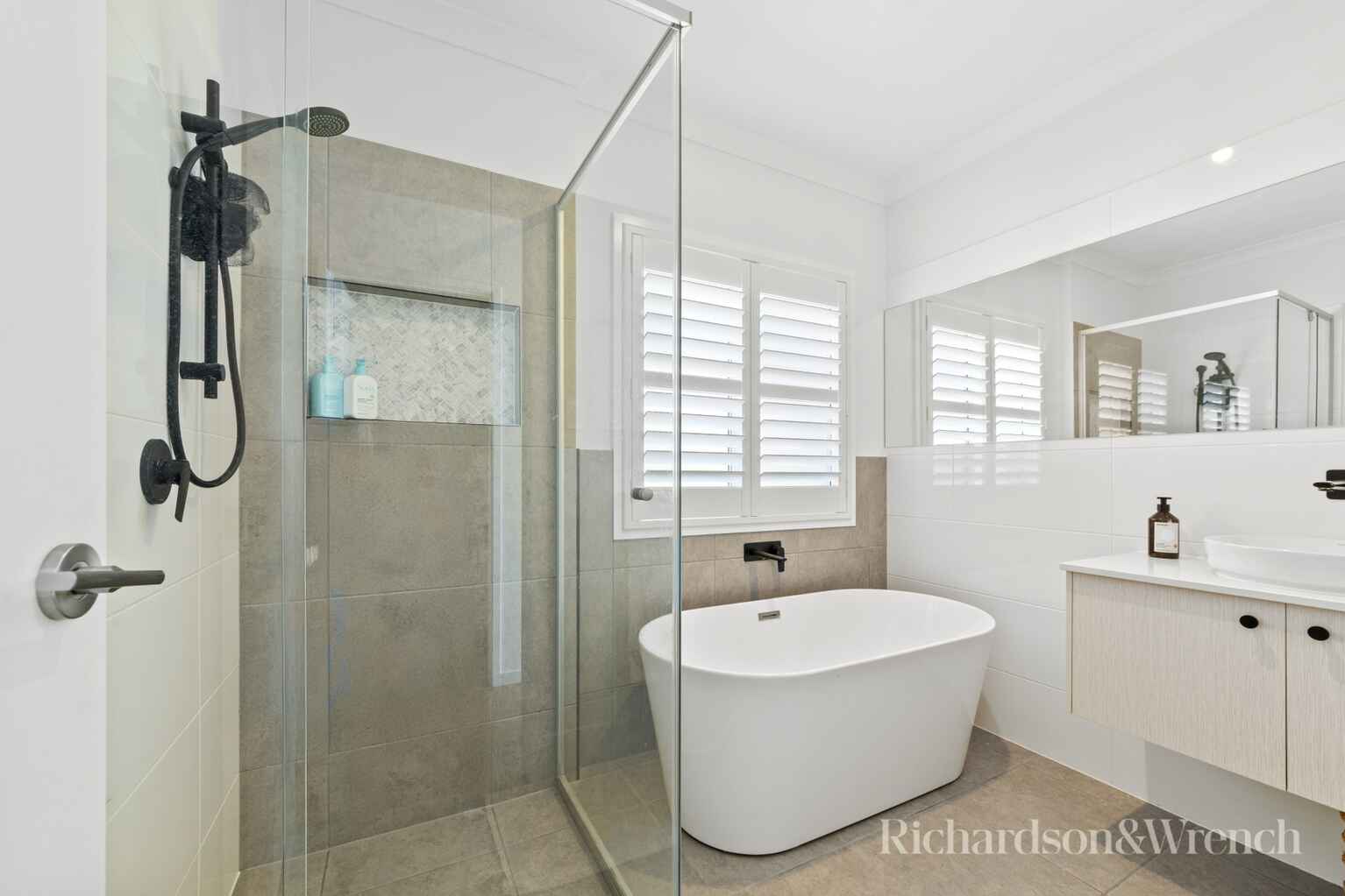 26 Davis Street Booker Bay 26 Davis Street Booker Bay