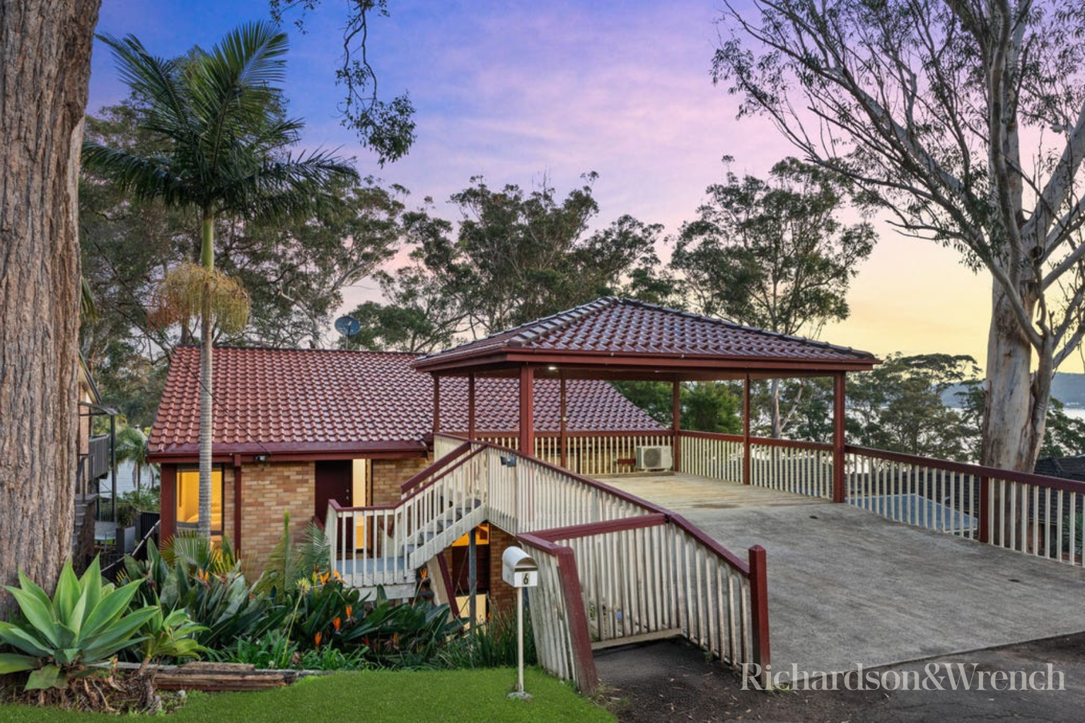 6 Lexington Parade Green Point