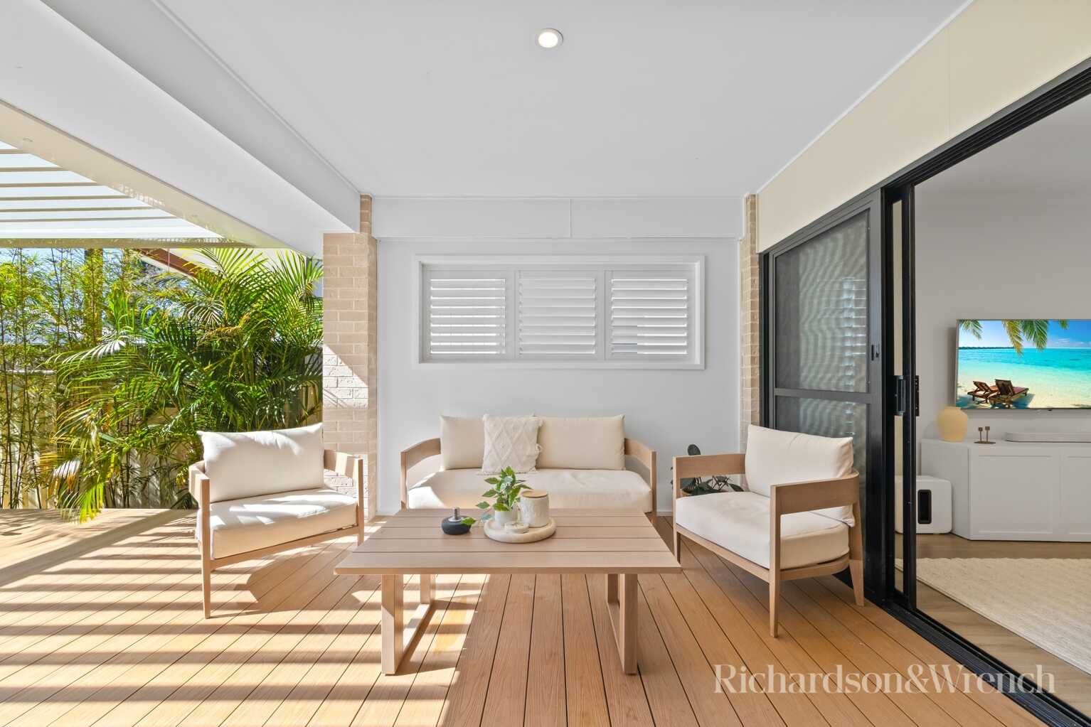 26 Davis Street Booker Bay 26 Davis Street Booker Bay