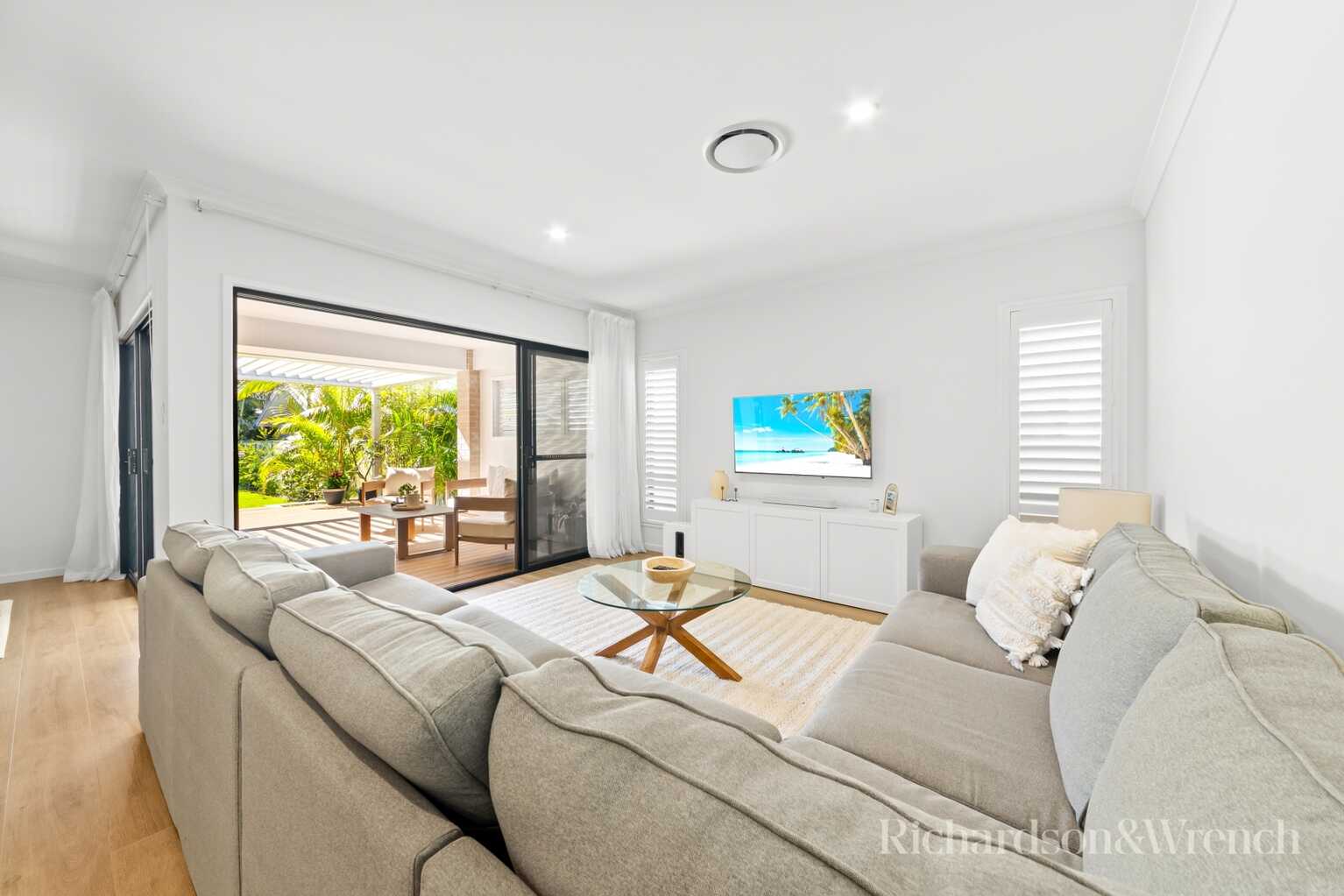 26 Davis Street Booker Bay 26 Davis Street Booker Bay