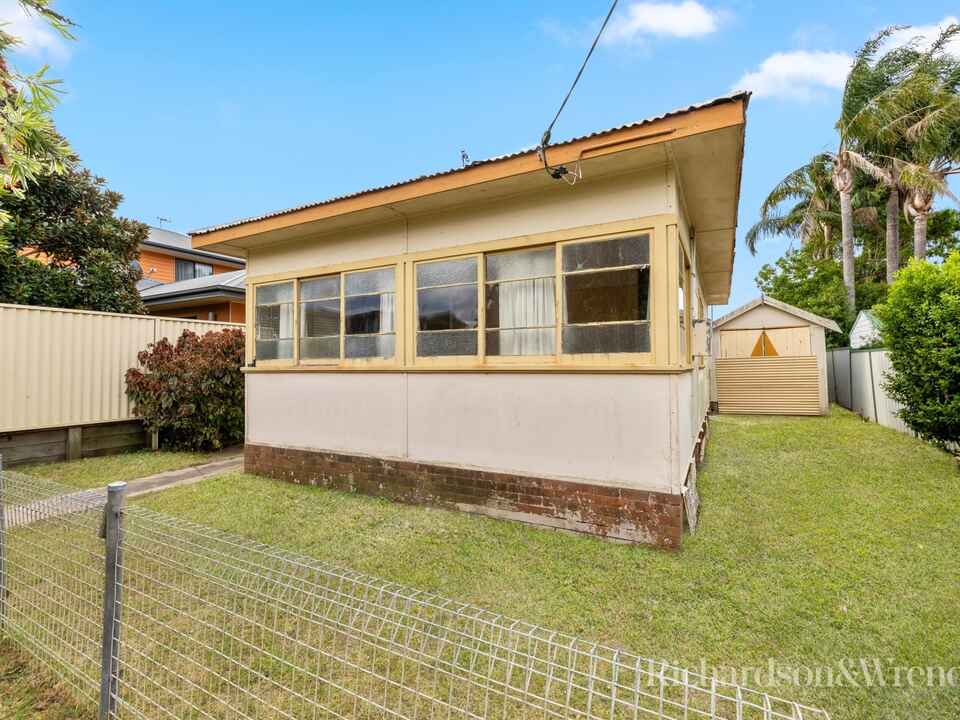 11 Eastern Road Booker Bay