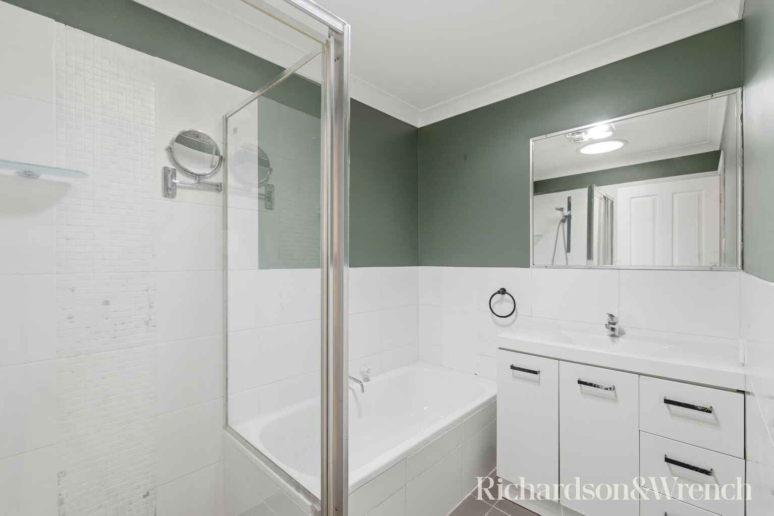 101 The Broadwaters Tascott