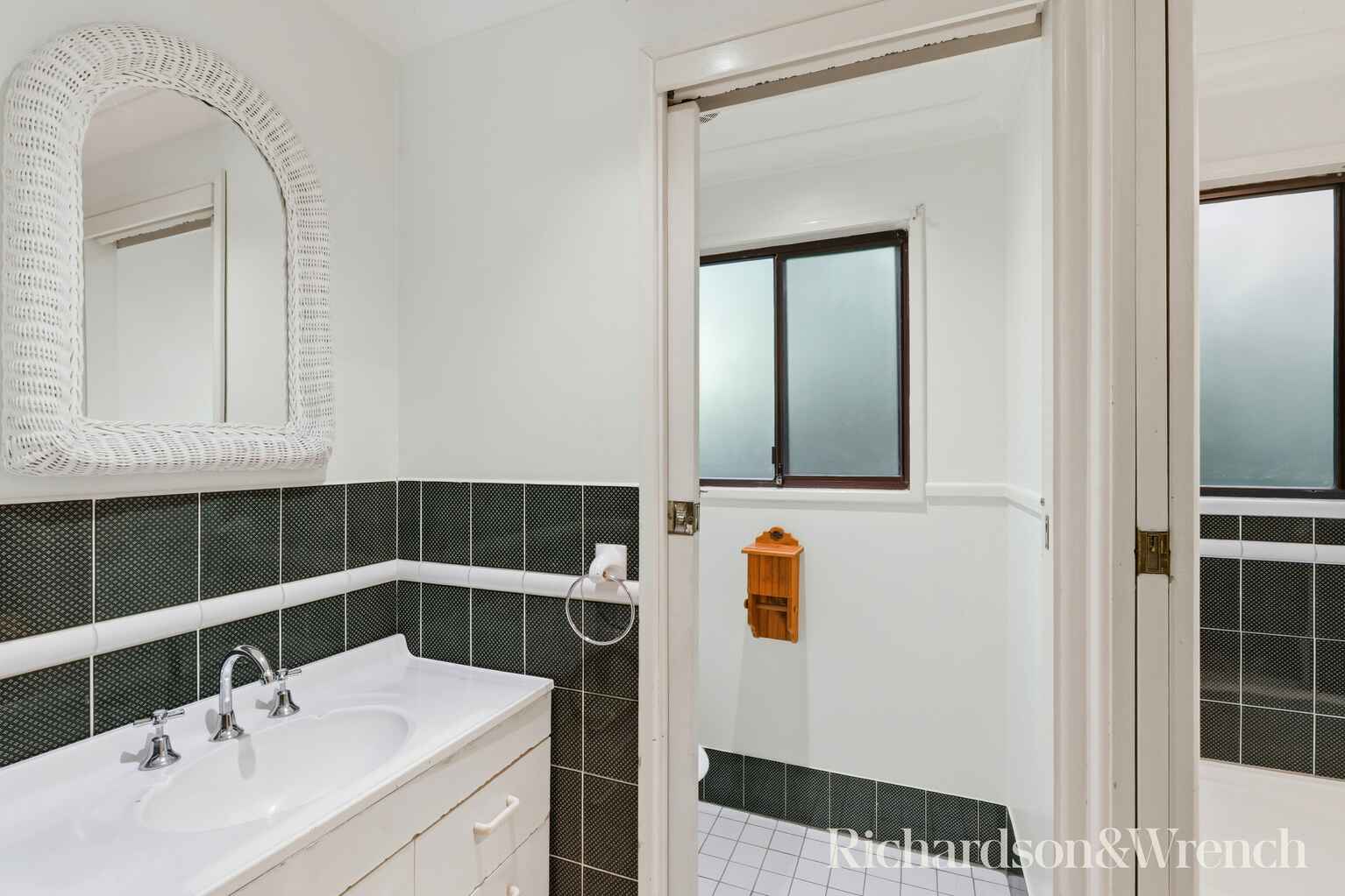 19 Sublime Point Avenue Tascott