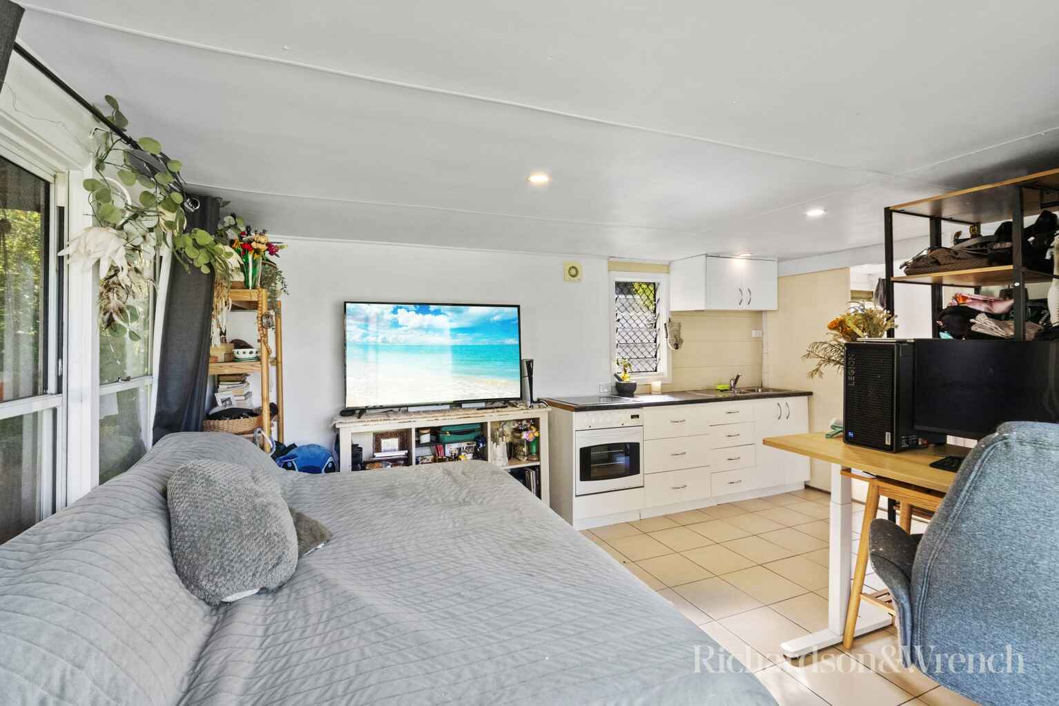 75 Brisbane Water Drive Point Clare