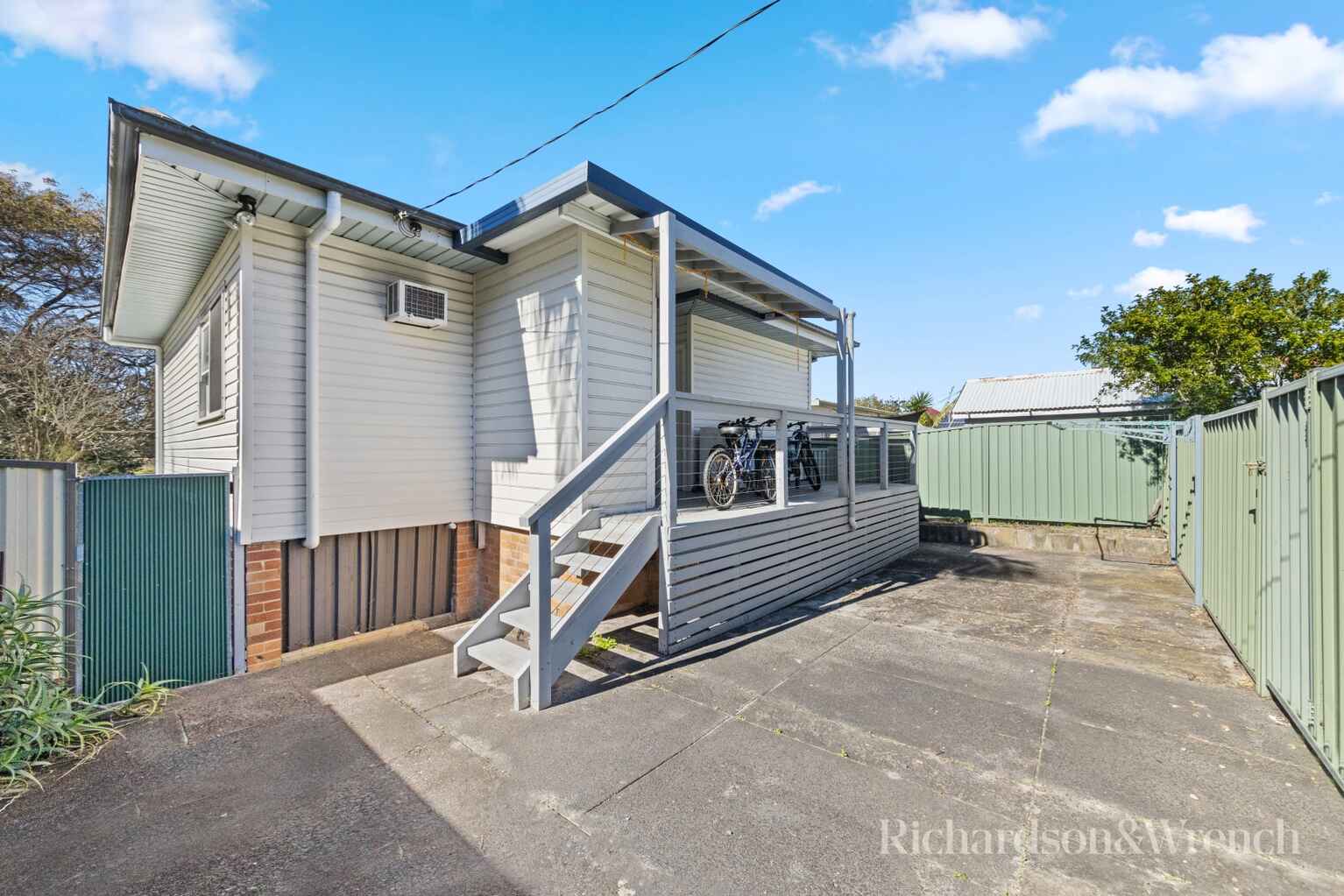 75 Brisbane Water Drive Point Clare